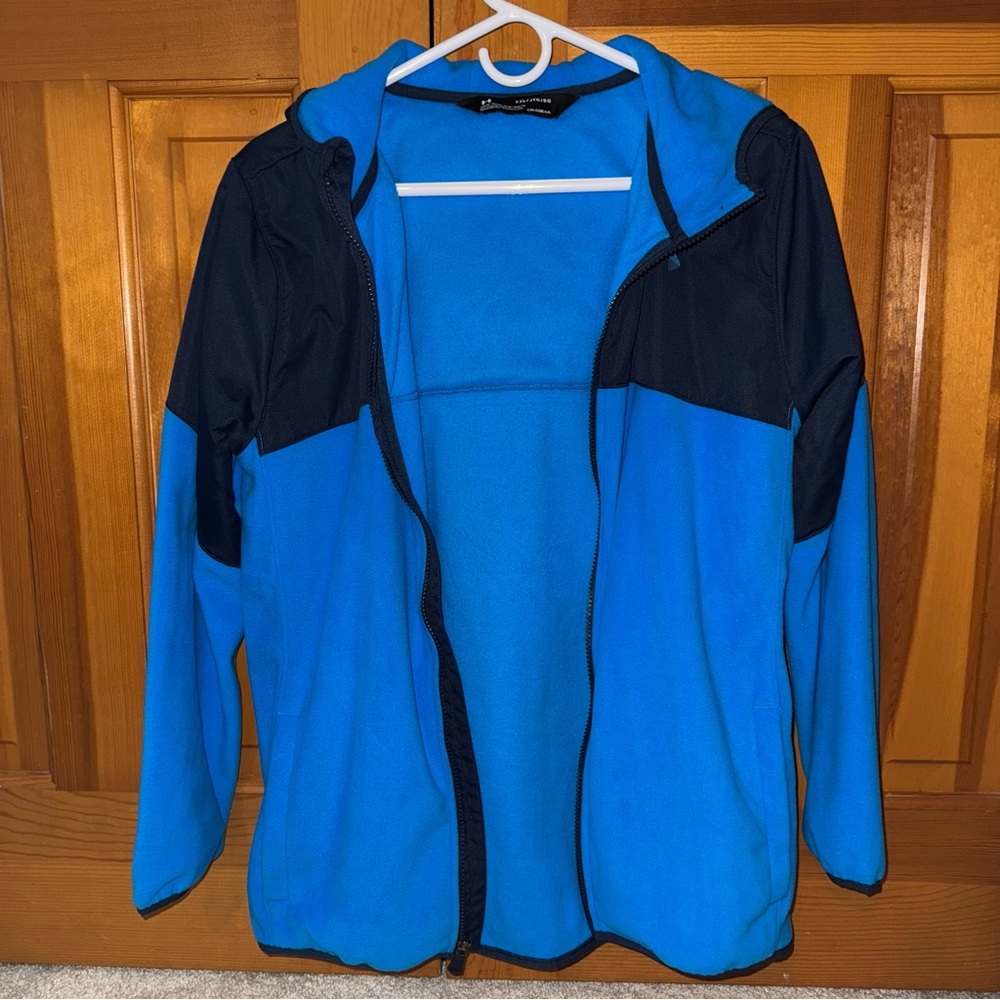 ⭐️ #24 Like new! Under Armour 
Kids Blue and Black Jacket